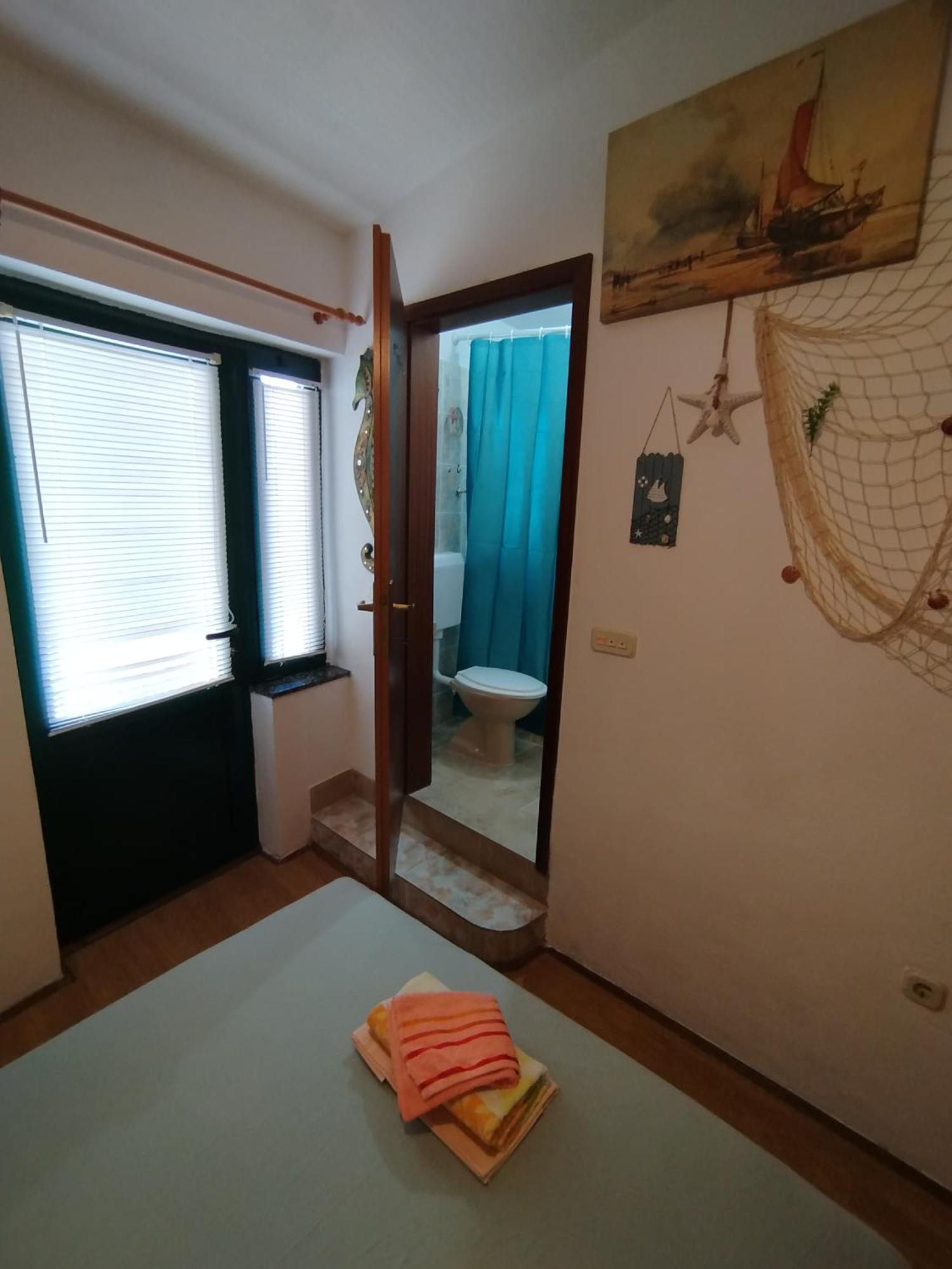 Rooms Tia Baška Voda الغرفة الصورة